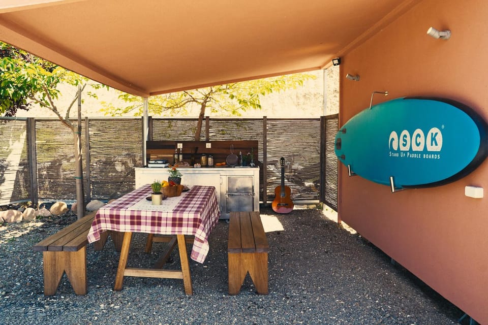 Day, BBQ facilities, Seating area, Dining area, Communal kitchen