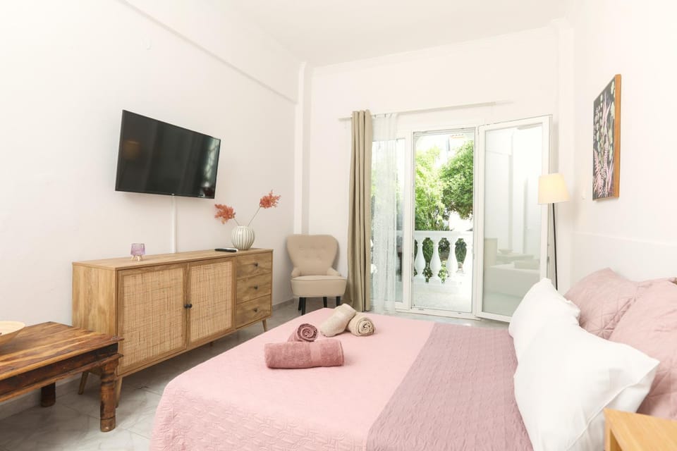 Living room, Photo of the whole room, Seating area, Bedroom