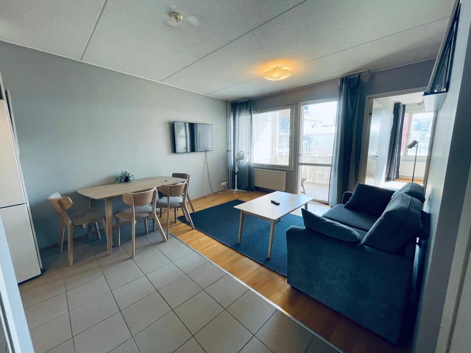 TV and multimedia, Living room, Photo of the whole room, Seating area, Dining area