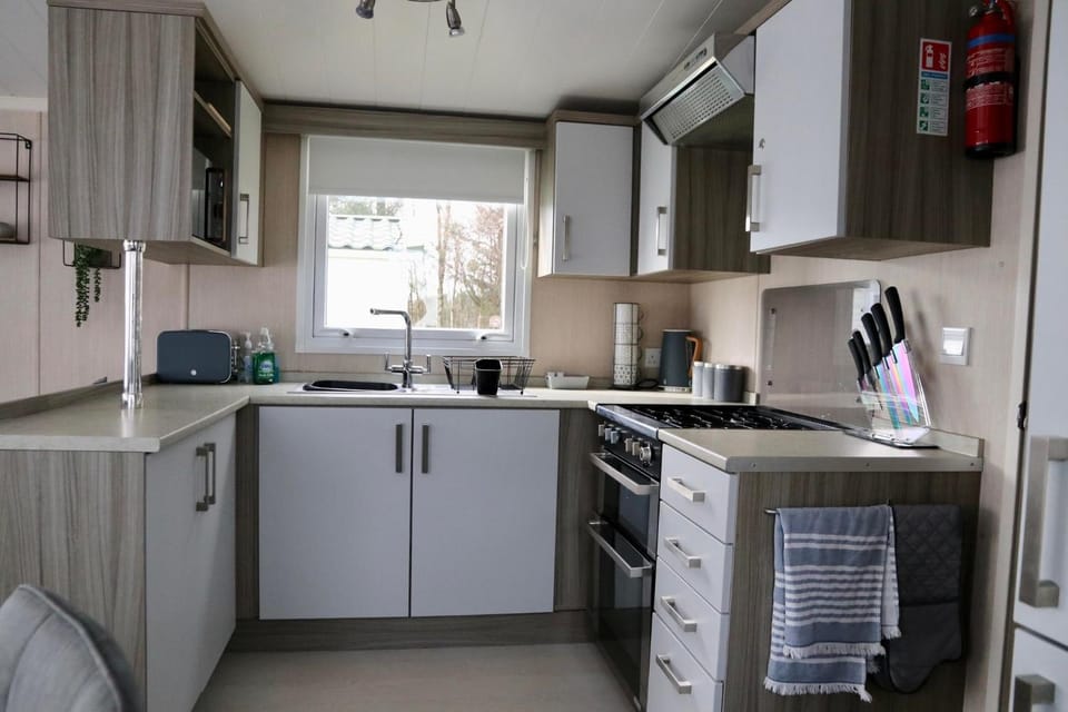 Kitchen or kitchenette, Communal kitchen