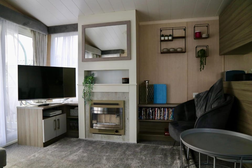 Communal lounge/ TV room, TV and multimedia, Living room, Seating area