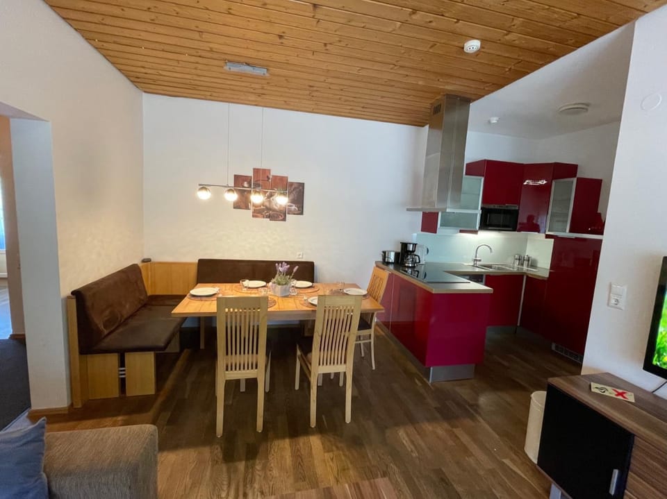 Kitchen or kitchenette, Seating area, Dining area