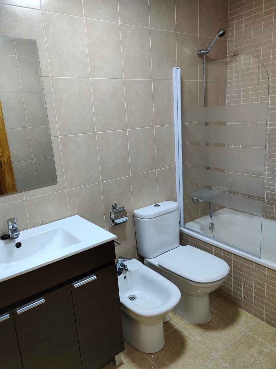 Shower, Toilet, Bathroom, bidet, towels