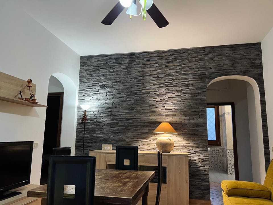 Communal lounge/ TV room, TV and multimedia, Living room, Seating area, Dining area, Evening entertainment, fireplace