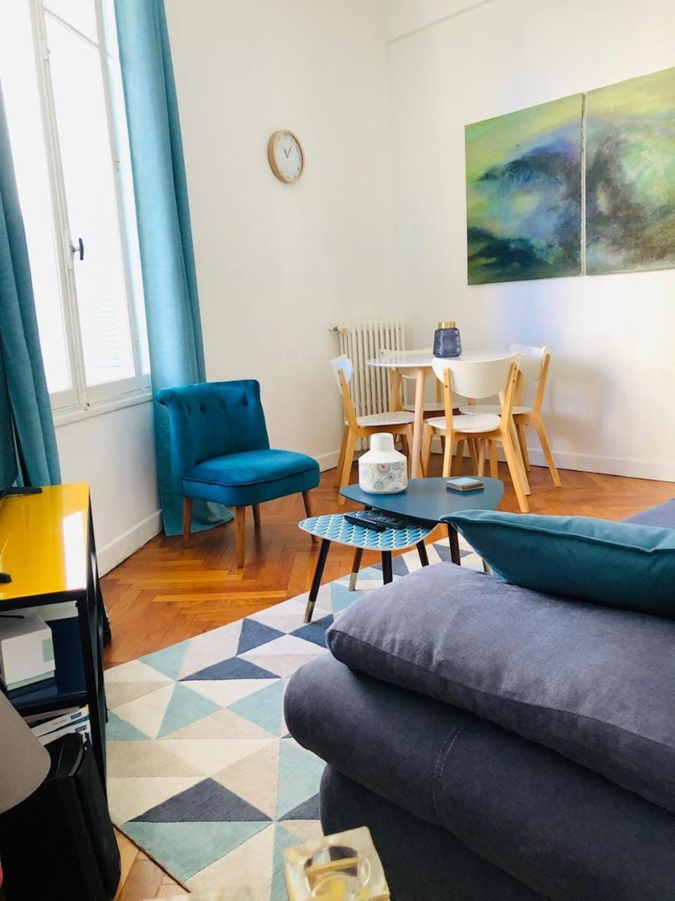 Living room, Seating area