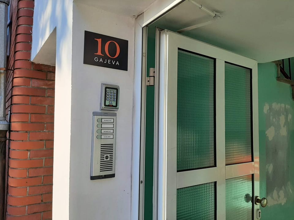 Property building, Facade/entrance
