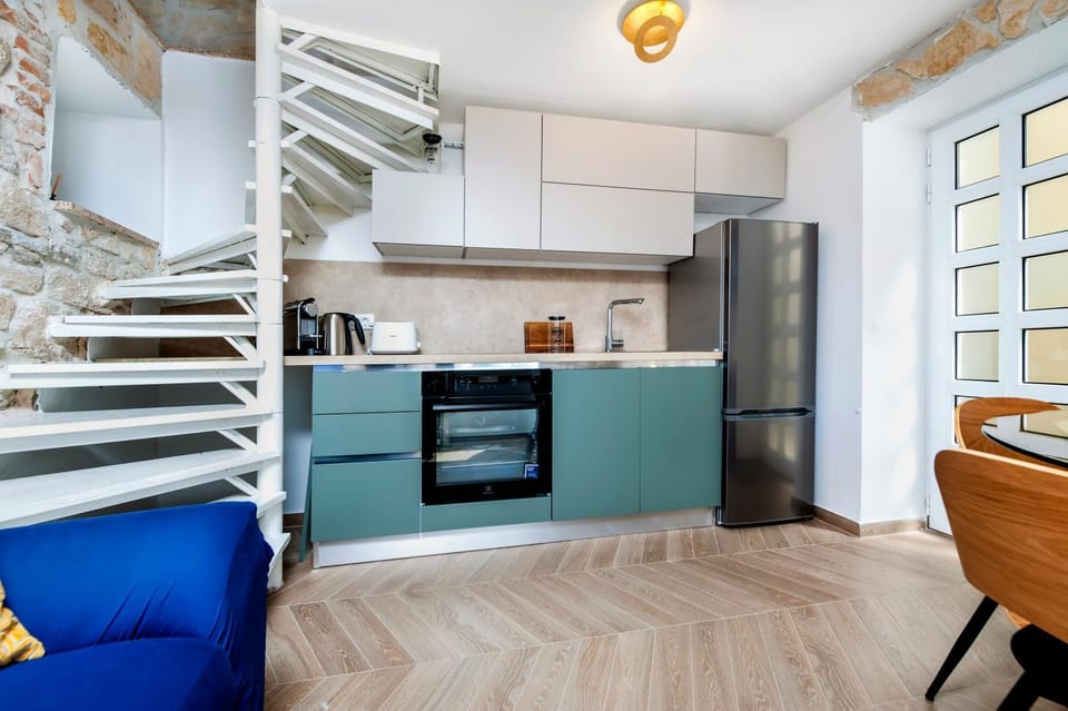 Kitchen or kitchenette, Dining area, Communal kitchen