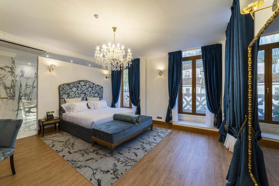 View (from property/room), Bedroom, City view