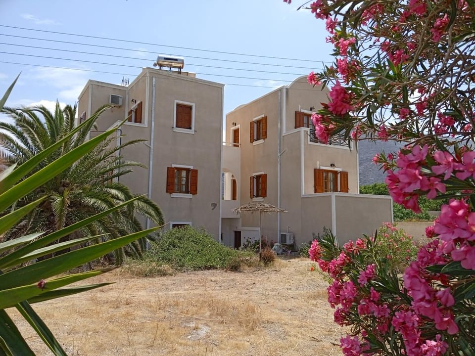 Relax on Santorini Apartment in Kamari