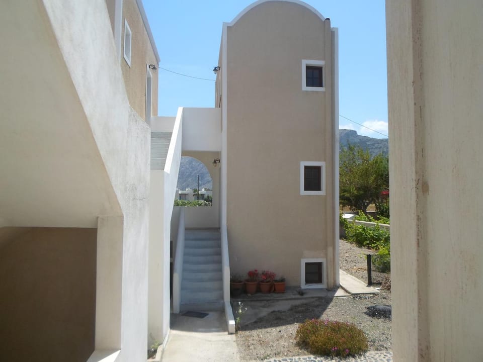 Relax on Santorini Apartment in Kamari