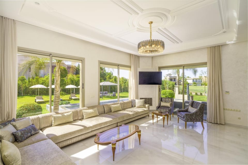 Communal lounge/ TV room, Garden, TV and multimedia, Living room, Seating area, Garden view