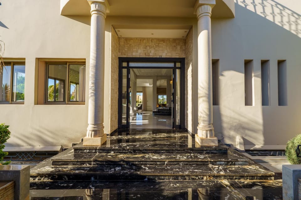 Property building, Facade/entrance, Day