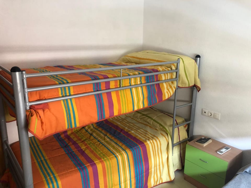 Bed, Bedroom, bunk bed