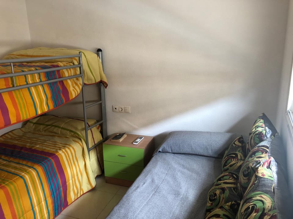 Bed, Bedroom, bunk bed