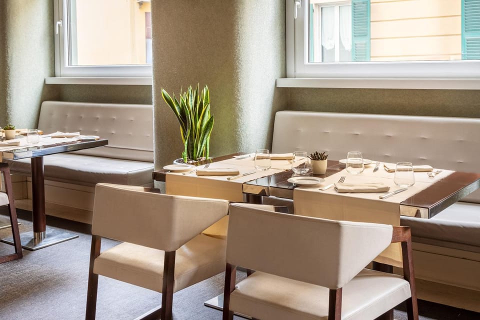 Restaurant/places to eat, Dining area