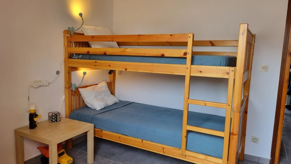 bunk bed