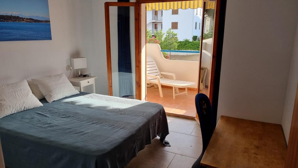 Balcony/Terrace, Bedroom, Street view