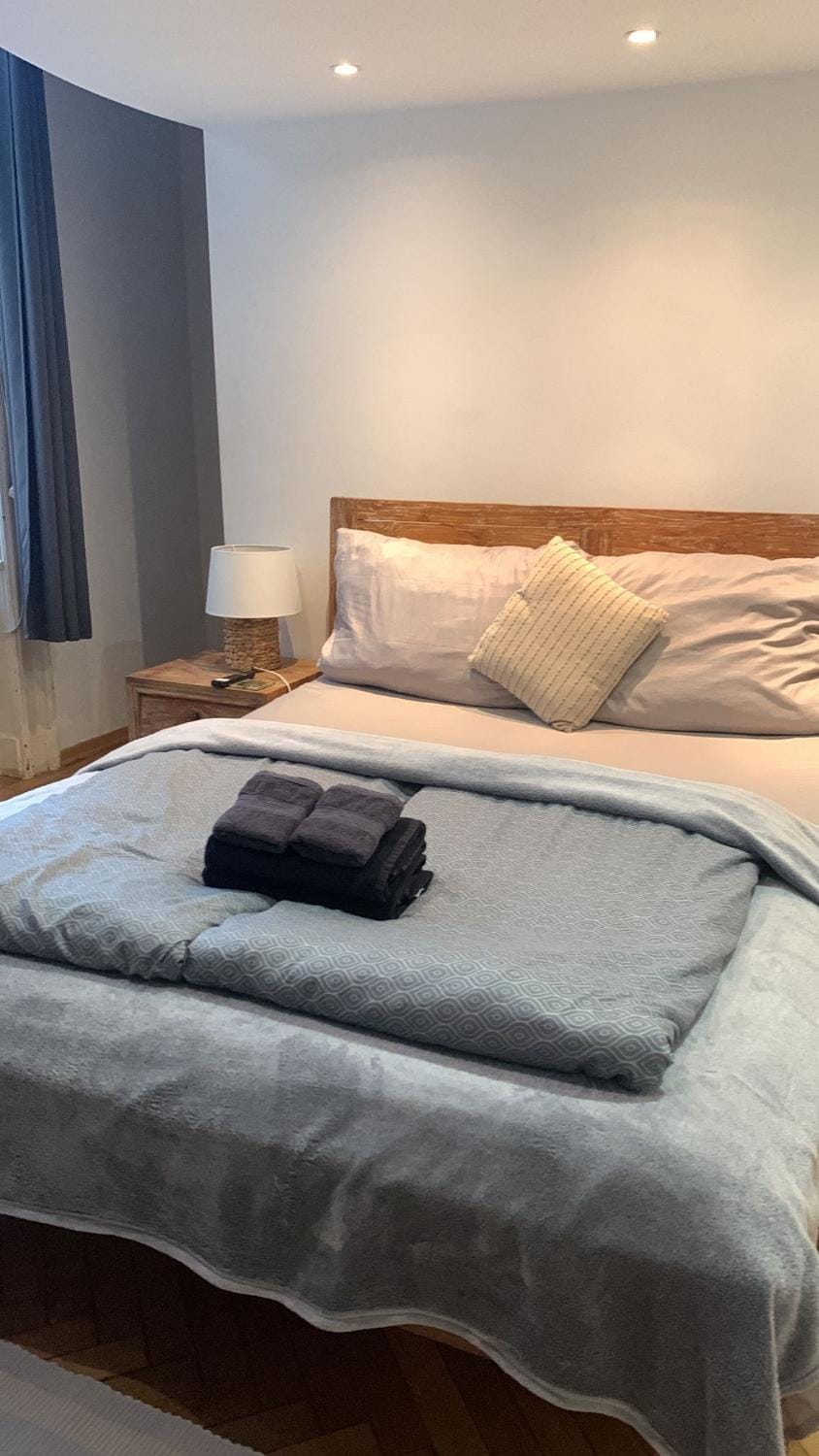 Bed, Photo of the whole room, Bedroom, towels