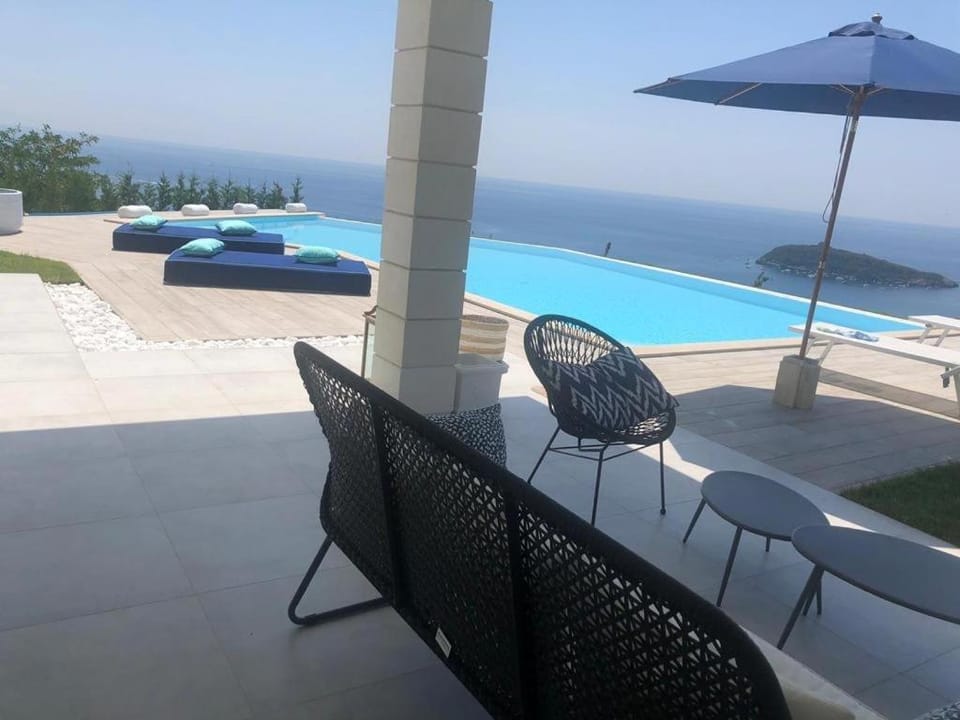 Luxury villa Blue&Blanc piscina a sfioro isola Villa in Calabria