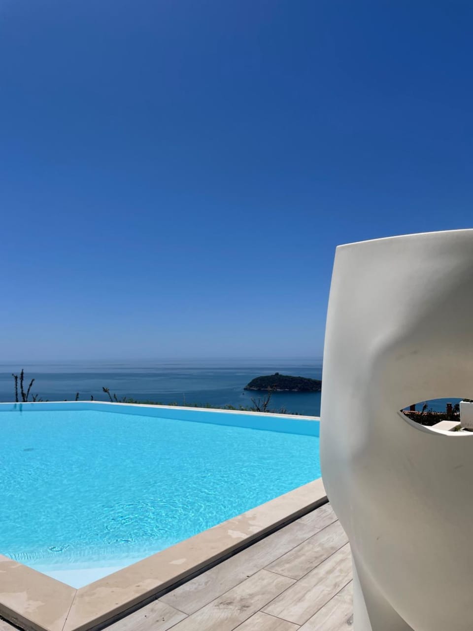 Luxury villa Blue&Blanc piscina a sfioro isola Villa in Calabria