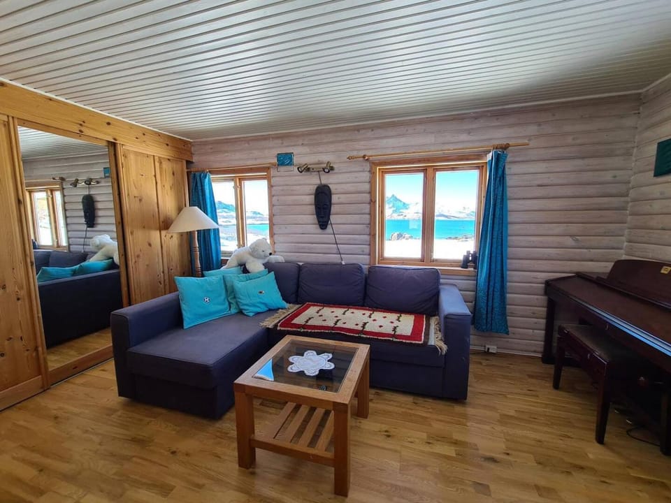 View (from property/room), Living room, Seating area
