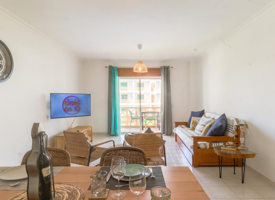 TV and multimedia, Living room, Dining area