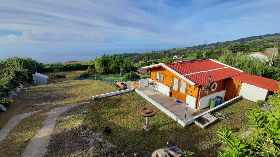 Property building, Facade/entrance, Garden, Parking