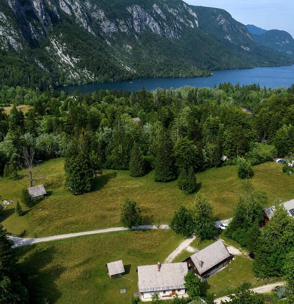 Property building, Bird's eye view, Lake view, Mountain view
