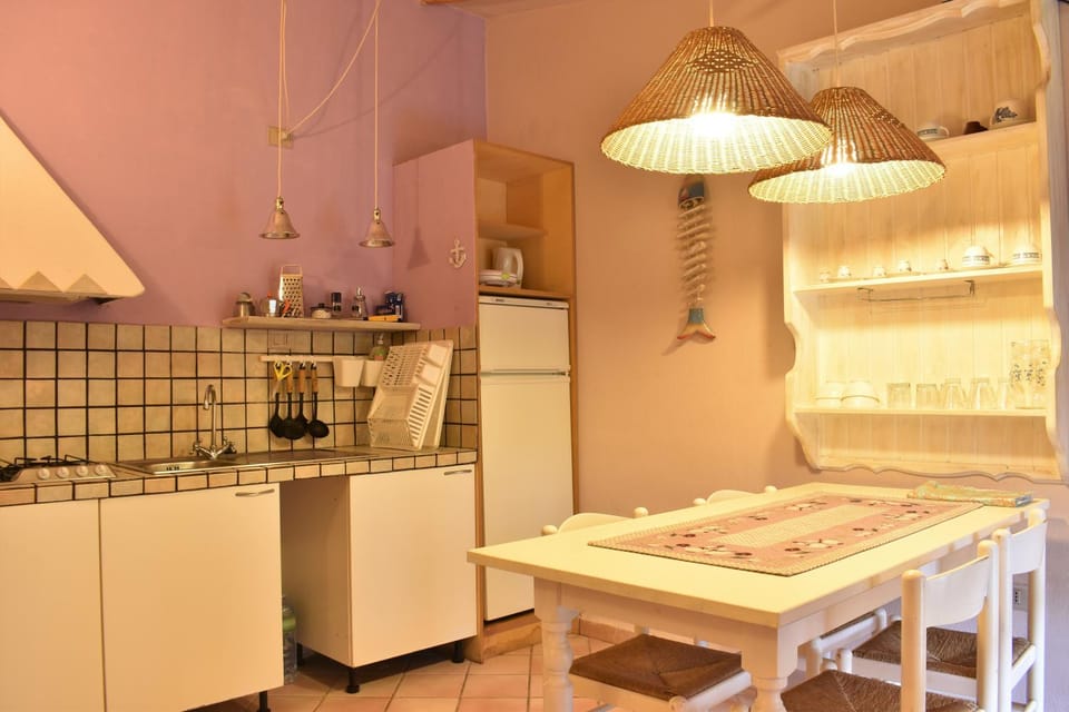 Kitchen or kitchenette, Dining area, kitchen