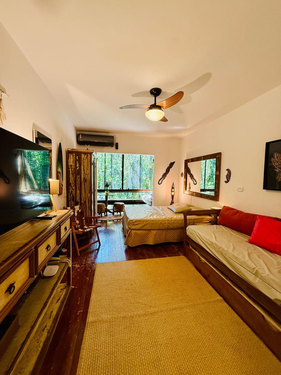 TV and multimedia, Photo of the whole room, Bedroom