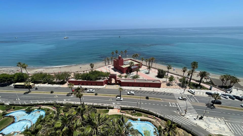 benal beach con vista frontal al mar Apartment in Benalmadena