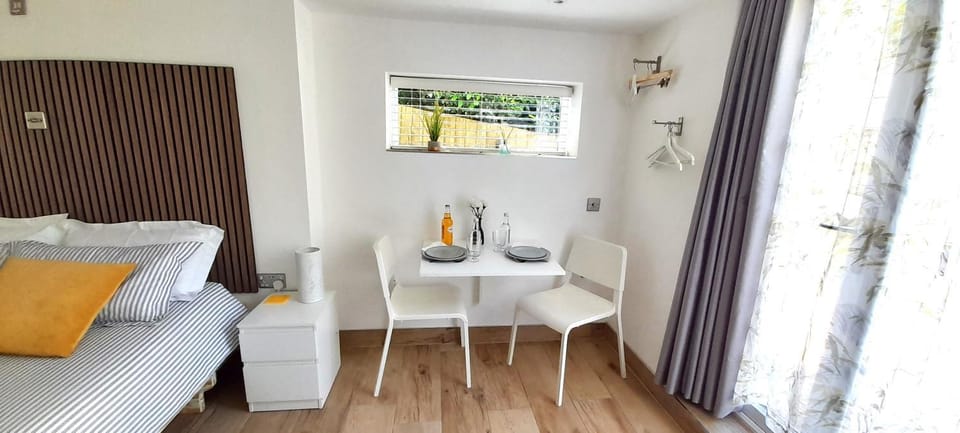 Bedroom, Garden view, Location