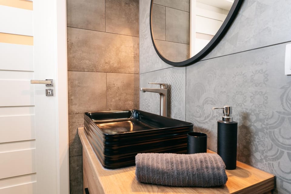Bathroom, towels