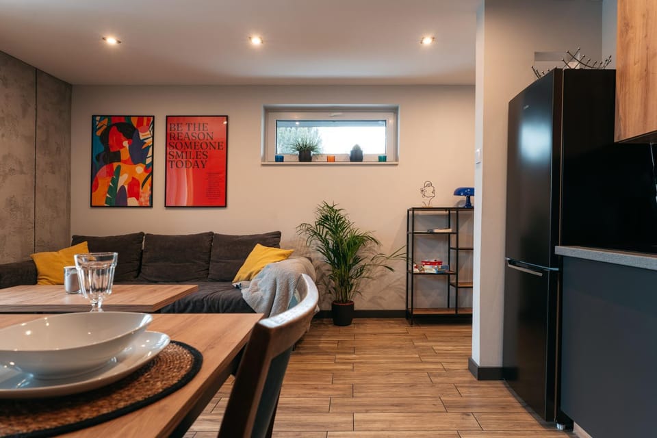 Kitchen or kitchenette, Living room, Seating area, Dining area