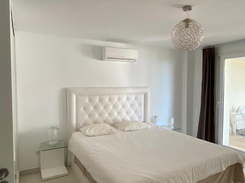 Half of the luxury villa with sea view and pool in natural park Villa in Costa Tropical