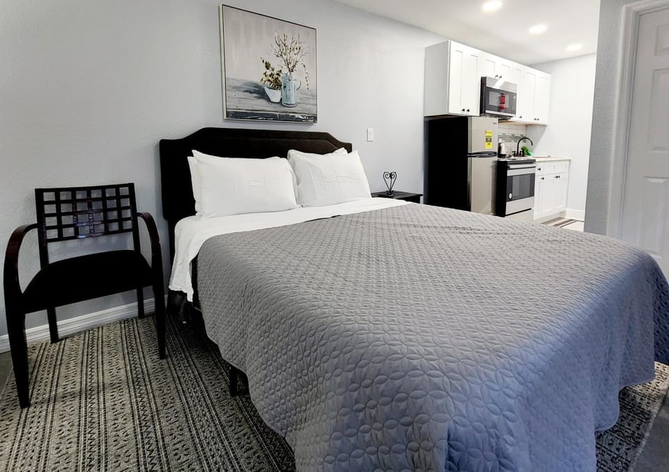 Bed, Photo of the whole room