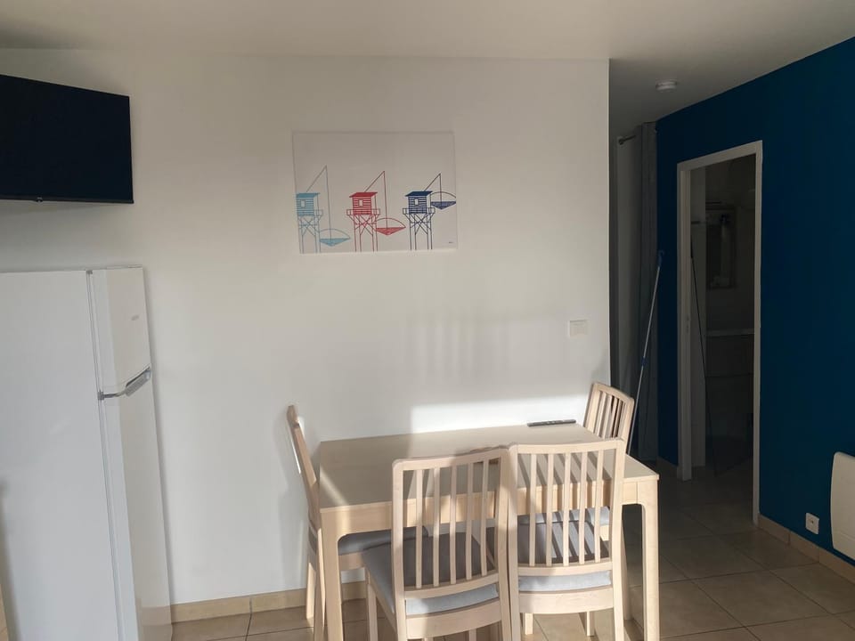 TV and multimedia, Kitchen or kitchenette, Dining area