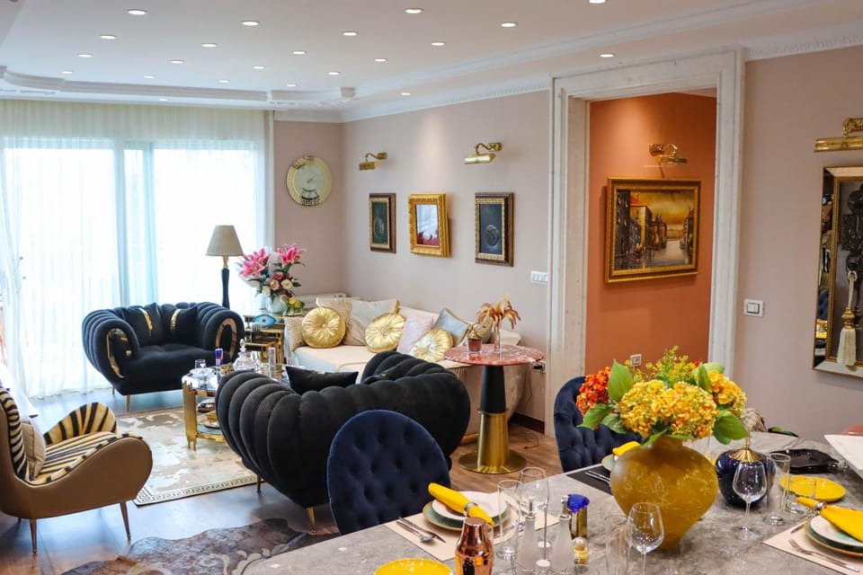 Living room, Food and drinks, Seating area