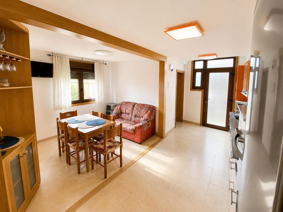 TV and multimedia, Kitchen or kitchenette, Living room, Dining area
