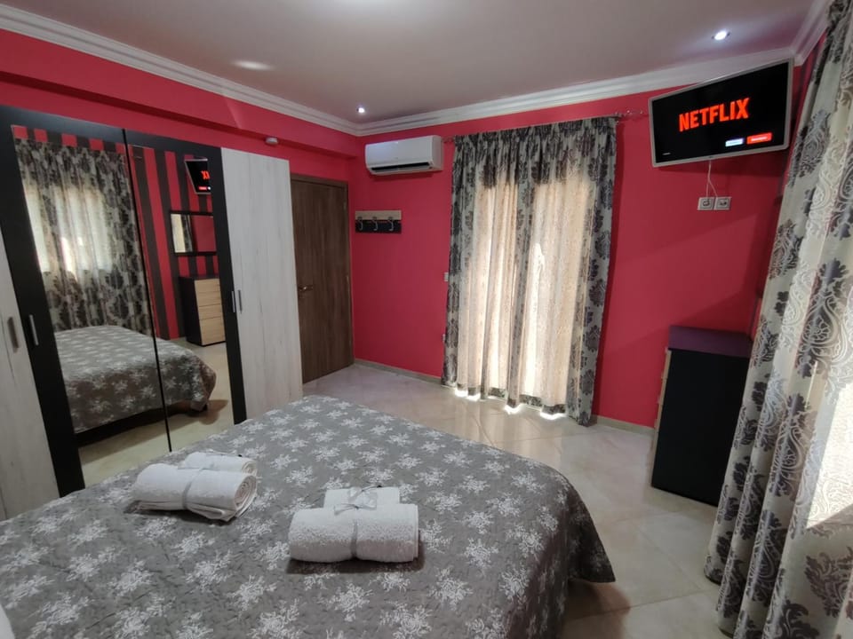 Bed, TV and multimedia, Bedroom, towels, wardrobe, air conditioner