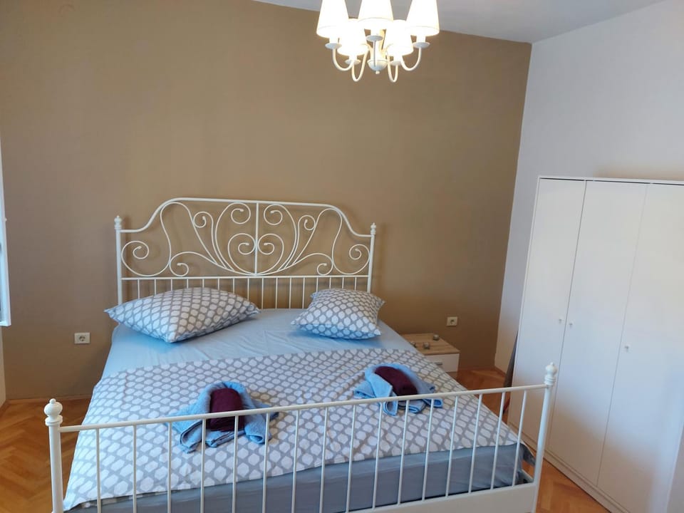 Great view comfortable apartment whit free parking Apartment in Split
