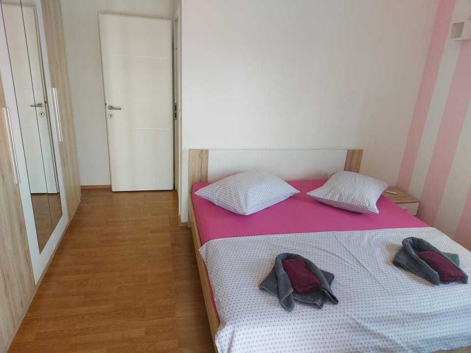 Great view comfortable apartment whit free parking Apartment in Split