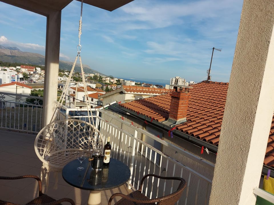 Great view comfortable apartment whit free parking Apartment in Split
