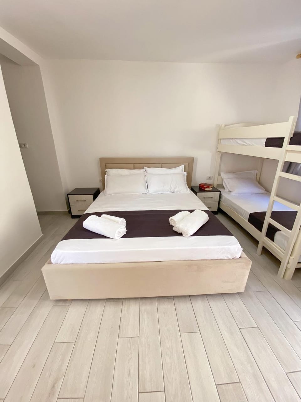 Bed, Photo of the whole room, Bedroom, bunk bed, towels