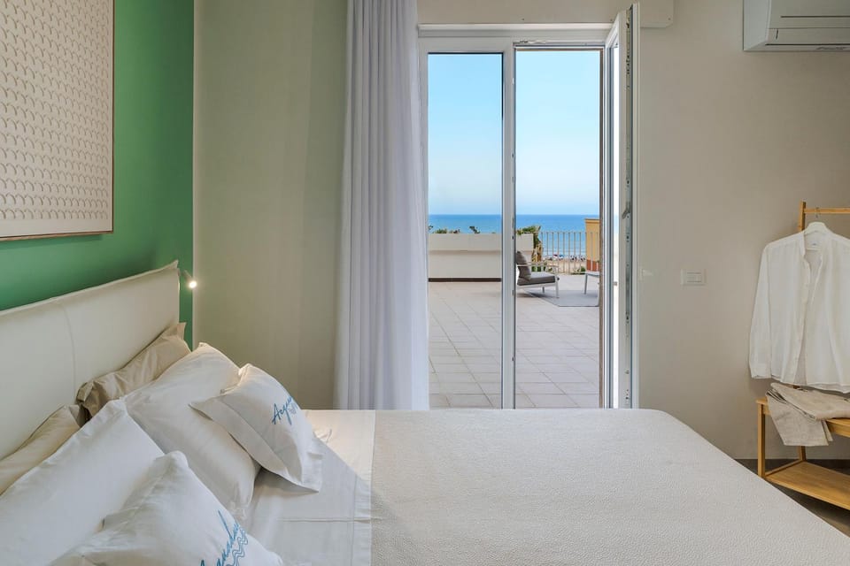Bed, Natural landscape, Photo of the whole room, Bedroom, Sea view, wardrobe