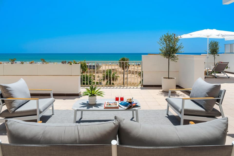Patio, Day, Natural landscape, View (from property/room), Balcony/Terrace, Beach, Sea view, sunbed