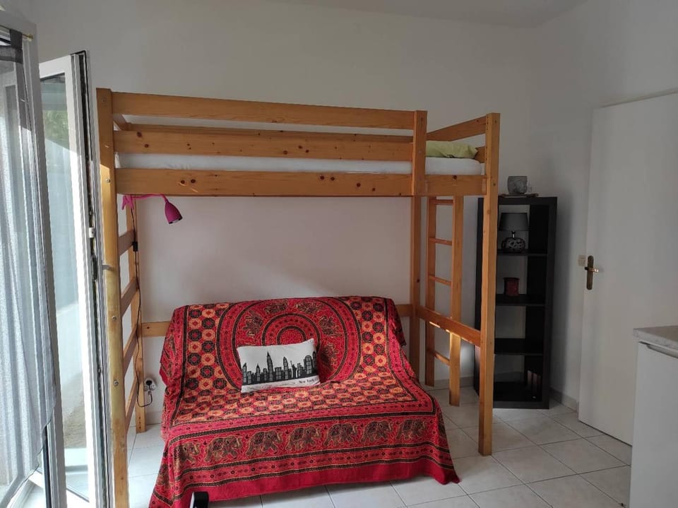 Bed, bunk bed