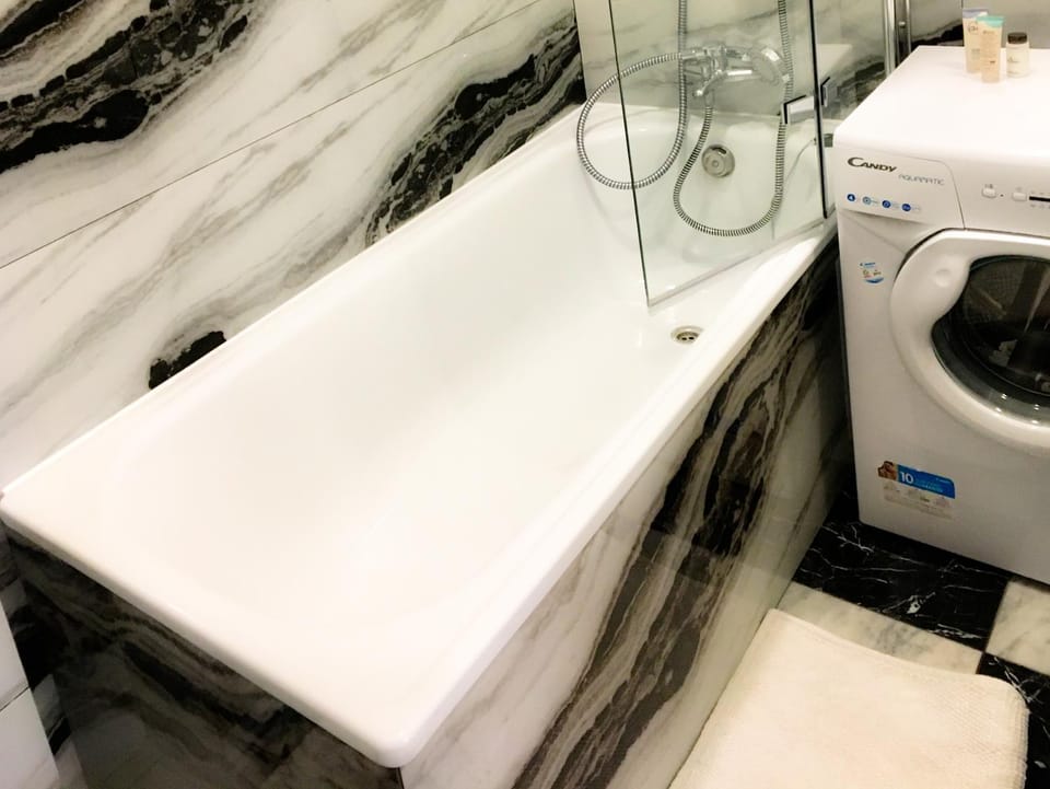 Bathroom, Bath, washing machine