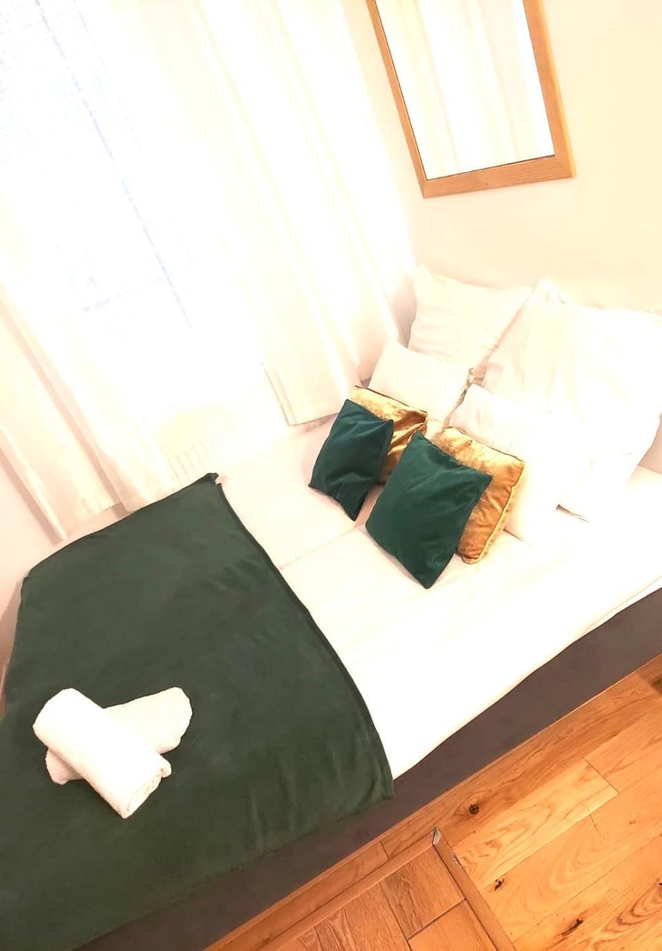 Bed, Bedroom, towels