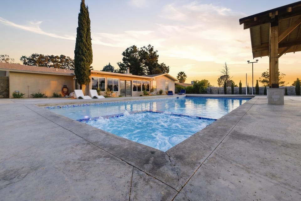 Private Beach Volleyball Pool Retreat House in Las Cruces